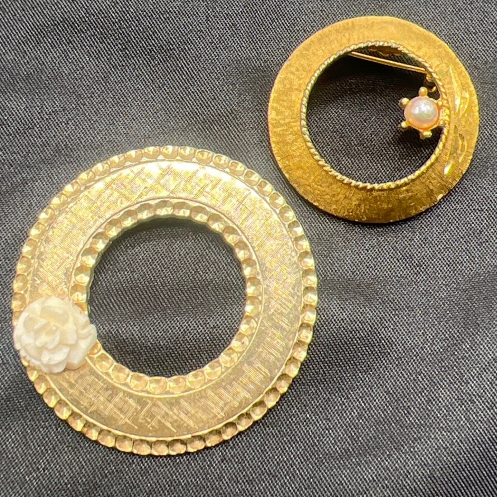 Vintage lot of 2 brooches/pins.   The pearl one is marked Mamselle